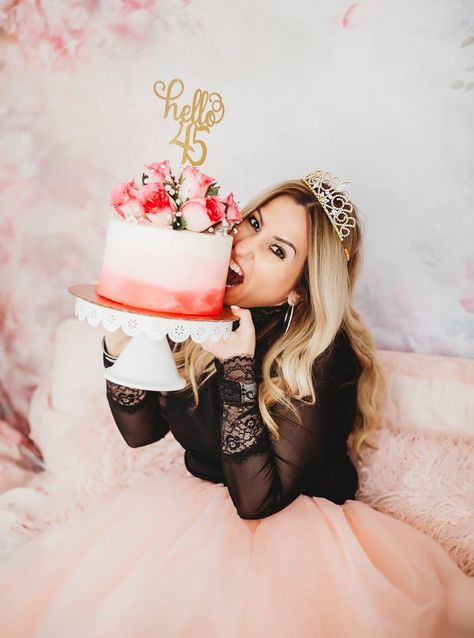 30th Birthday Smash Cake Photo Shoot, Cake Smash 30th Birthday, 40th Birthday Cake Smash For Woman, 30th Cake Smash, 40th Cake Smash For Women, Photo With Birthday Cake Pose, Birthday Cake Photoshoot For Women, 45 Birthday Photoshoot Ideas, Adult Smash Cake Photoshoot