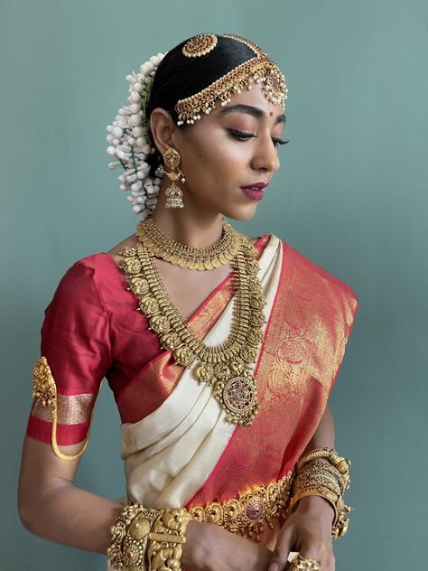 Tamil Traditional Jwellery, Kalyana Saree Kerala, South Indian Wedding Color Palette, Tamil Wedding Dress, Tamil Nadu Traditional Dress, Tamil Bridal Look, Tamil Bride Traditional Saree, Tamil Bride Traditional, Tamil Wedding Hairstyle