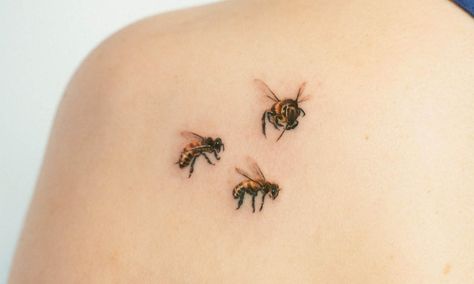 Bee Tattoo Ideas, Bee Tattoos, Bee Tattoo, Large Tattoos, Bee Design, Ink Tattoo, Cartoon Styles, Watercolor Tattoo, Body Art