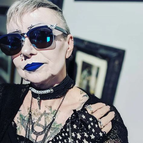 57-Year-Old 'Eldergoth' Woman Has A Powerful Message Of Self-Expression For All Of Us - Comic Sands Goth Grandma, Bat Project, Demon Ocs, Elder Goth, Gothic People, Strega Fashion, House Of Worth, Dark Wave, Goth Witch