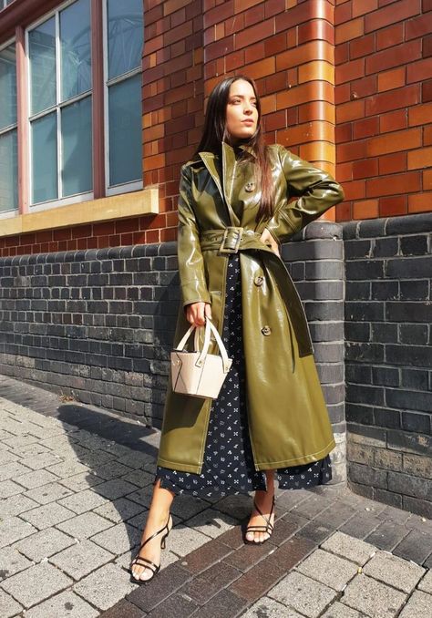 This Topshop Trench Has Only Been Online a Week—but It's Already An Insta Hit Women's Fashion 2023, Patent Trench Coats, 2023 Lifestyle, Celebrities Leather Jacket, Trench Coat Outfit, Long Leather Coat, Lifestyle Inspiration, Leather Trench Coat, Street Style Inspiration