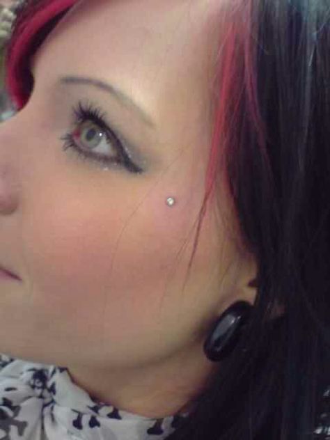 Facial Dermal Piercing, Teardrop Piercing, Eyebrow Piercing Girl, Anti Eyebrow Piercing, Brow Piercing, Anti Eyebrow, Upper Lip Piercing, Microdermal Piercing, Unique Ear Piercings