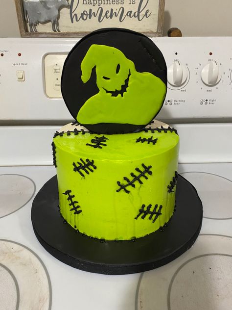 Nightmare Before Christmas Smash Cake, Oogie Boogie Cake Ideas, Oogie Boogie Cake, Jack And Oogie Boogie, Jake Cake, Nightmare Before Christmas Cake, Halloween Cake Decorating, Velvet Cake Recipes, Dirt Cake