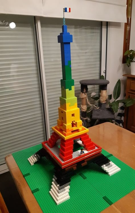 Lego Tower Ideas, Lego Crafts For Adults, Lego Duplo Ideas, Lego Tower, Lego Duplo Train, Lego Lamp, Lego Diy Crafts, Lego Basic, Easy Lego Creations