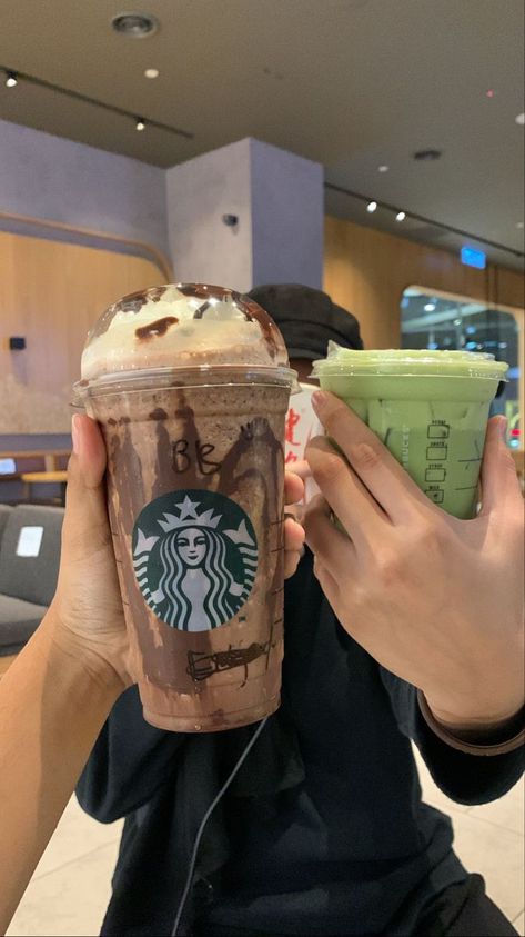 Minuman Starbucks, Audi Interior, Starbucks Coffee Cup, Food Hunter, Food Drinks Dessert, Aesthetic Coffee, Snap Food, Food Videos Cooking, Starbucks Drinks