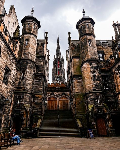 Edinburgh 🖤 Not pictured: copious amounts of scotch and gordal olives 🫒🥃 . . . #edinburgh #scotland #edinburghscotland #stgilescathedral #therealmarykingsclose #victoriastreet #victoriastreetedinburgh #ghoulplease Scotland Photos, St Giles, Edinburgh Scotland, Scotch, Edinburgh, Beautiful Photo, Scotland, Bucket List, Places To Visit