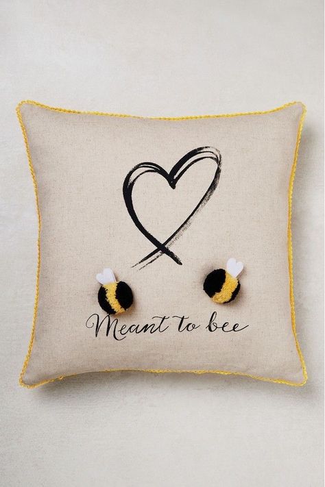 Bee Room, Meant To Bee, Cheap Rustic Decor, Honey Bee Decor, Christmas Decorations Cheap, Bee Inspired, Bee Crafts, Bee Decor, Bee Art