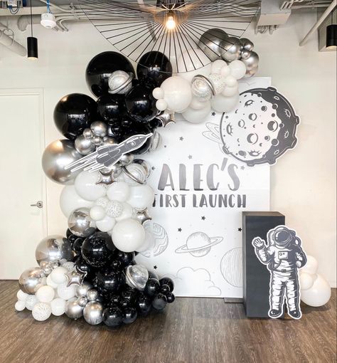 Astronaut Party Ideas, Creative Birthday Party Ideas, Mickey First Birthday, Space Party Decorations, 2nd Birthday Party For Boys, Astronaut Party, Boys 1st Birthday Party Ideas, Space Theme Party, Astronaut Birthday