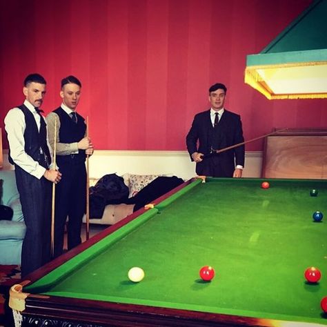 Peaky Blinders off-duty #PeakyBlinders Peaky Blinders Cast, Peaky Blinders Theme, John Shelby, Shelby Brothers, Arthur Shelby, Peaky Fookin Blinders, Finn Cole, Steven Knight, Bleak Midwinter