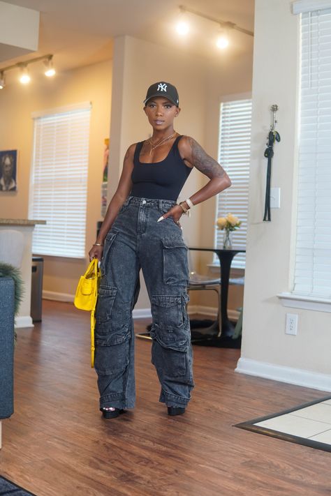 Colored Denim Outfits, Cute Jean Outfits, Hairstyles With Weave, Cargo Outfit, Woman Hairstyles, Concert Fit, Cute Outfits With Jeans, Classy Casual Outfits, Looks Black