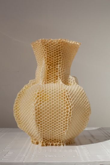 Tomas Libertiny Honeycomb Vase, Ugly Things, Diy Honeycomb, Bee Products, Carpenters Workshop, Bees Knees, Glass Ceramic, Bee Keeping, Art And Design