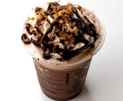 S'mores Frappuccino! Recipe here: http://starbuckssecretmenu.net/starbucks-secret-menu-smores-frappuccino/ Coconut Frappuccino, Starbucks Hidden Menu, Frappuccino Flavors, Starbucks Mocha, Cinnamon Dolce Syrup, Restaurant Drinks, Secret Starbucks Drinks, Frappuccino Recipe, Secret Menu Items