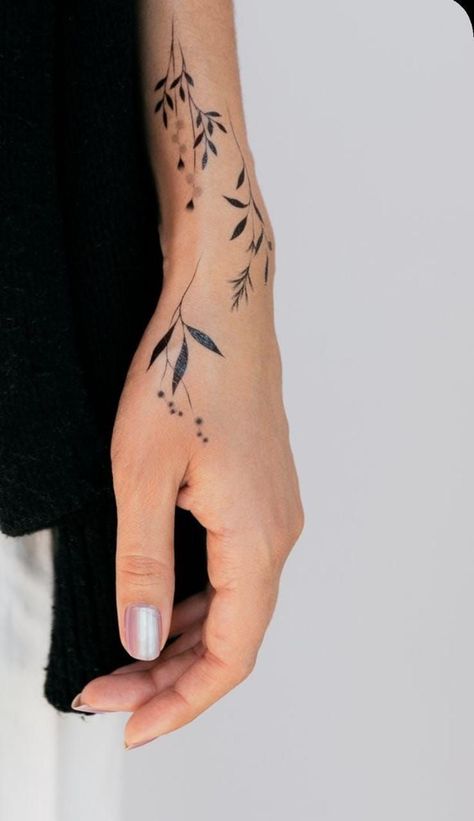 Finger Tattoo Ideas, Thumb Tattoos, Side Wrist Tattoos, Wrist Tattoo Ideas, Wrap Tattoo, Girl Back Tattoos, Finger Tattoo For Women, Cool Wrist Tattoos, Hand And Finger Tattoos