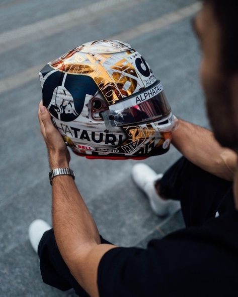 Custom Helmet Design, Photo Course, Red Bull F1, Helmet Paint, Custom Helmets, Pierre Gasly, Racing Helmets, Formula 1 Car, Helmet Design