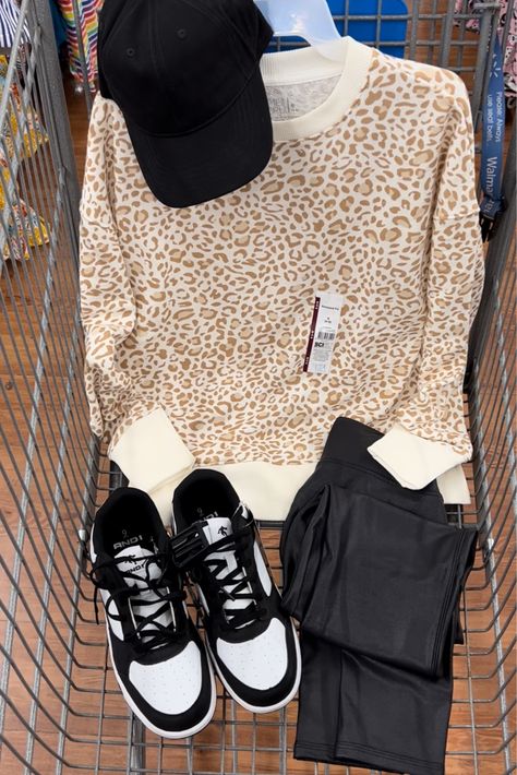 Leopard Sweatshirt Outfit, Fall Sweatshirt Outfit, Walmart Outfits, Stylish Plus Size Clothing, Leggings Outfit Casual, Casual Outfits For Moms, Plus Size Fall Outfit, Fall Attire, Fall Outfit Ideas