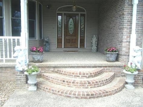 House Entrance Stairs, Round Stairs Design, Brick Entrance, Entrance Stairs, Round Stairs, Front Porch Steps, Front Door Steps, Front Stairs, Front Yard Decor