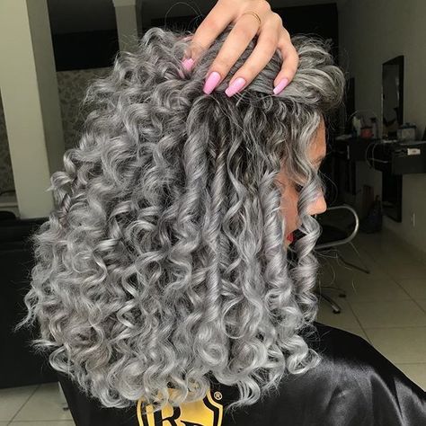 Hair Color For Morena, Best Ombre Hair, Best Hair Dye, Grey Curly Hair, Hair Dyed, Grey Hair Inspiration, Silver Grey Hair, Colored Curly Hair, Hair Done