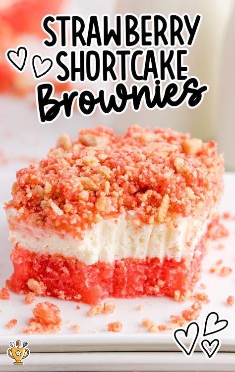 Enjoy rich, fudgy Strawberry Shortcake Brownies with sweet strawberries and creamy frosting. Perfect for parties and easy to make! Brownies Cream Cheese, Chewy Brownies Recipe, Easy Strawberry Desserts, Creamy Frosting, Strawberry Brownies, Strawberry Treats, Spaceships And Laser Beams, Strawberry Cake Mix, Strawberry Dessert Recipes