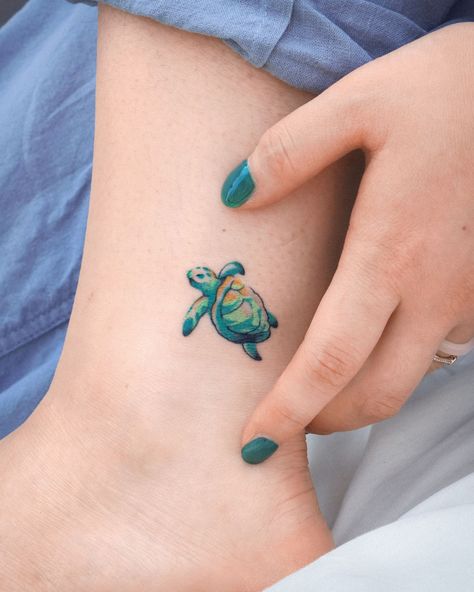 Bright color mood in tattoos by EDEN | iNKPPL Miniature Tattoo, Small Tattoo Ideas For Men, Small Geometric Tattoo, Minimal Tattoo Designs, Florida Tattoos, Korean Tattoo Artist, Sea Turtle Tattoo, Turtle Tattoo Designs, Minimal Tattoo Design