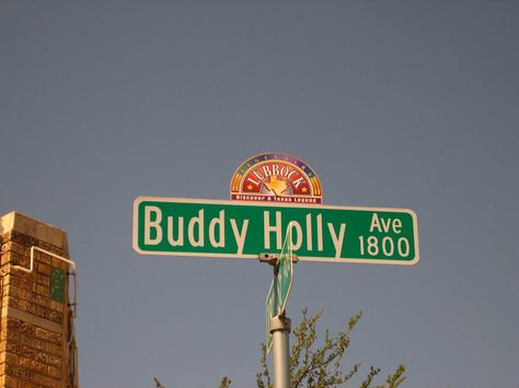 There are so many pieces of Lubbock dedicated to the great Buddy Holly! It's really neat to see. Holly Pictures, Ritchie Valens, Abandoned Homes, Texas Roadtrip, Lubbock Texas, Classic Rock And Roll, 60s Music, Abandoned Castles, Buddy Holly