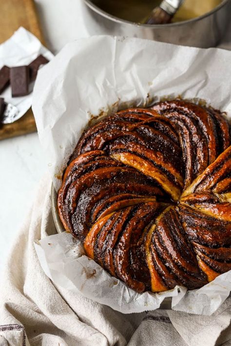 Dark Chocolate Babka Ring - Lion's Bread Babka Cake, Homemade Dark Chocolate, Sweet Bread Rolls, Babka Recipe, Chocolate Babka, Dark Brown Sugar, Braided Bread, Easter Bread, Chocolate Maker