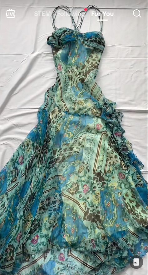 Fancy Spring Dresses, Sweet 16 Guest Dresses, Tropical Prom Dress, Funky Prom Dresses, Dress Length Guide, Indie Prom Dress, My Dream Wardrobe, 70s Prom Dress, 00s Dress