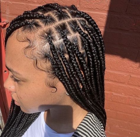 Medium Knotless, Twisted Hair, Blonde Box Braids, Short Box Braids, Long Box Braids, Box Braids Styling, Girls Hairstyles Braids, Knotless Braids, Penteado Cabelo Curto