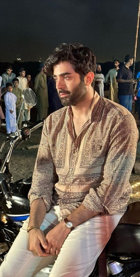 Sheheryar Munawar, Hiba Bukhari, Khafif Mehndi Design, Bridal Sarees South Indian, Male Models Poses, Gloves Fashion, Mens Casual Dress Outfits, Best Poses For Men, Mens Casual Dress