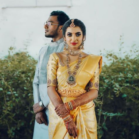 South Indian Couple Portraits That You Must Take Inspiration From! Reception Stills, South Indian Couple, Indian Engagement Photos, Hindu Wedding Photos, Marriage Poses, Hairstyle Bridal, Indian Wedding Poses, Saree Ideas, Groom Photoshoot