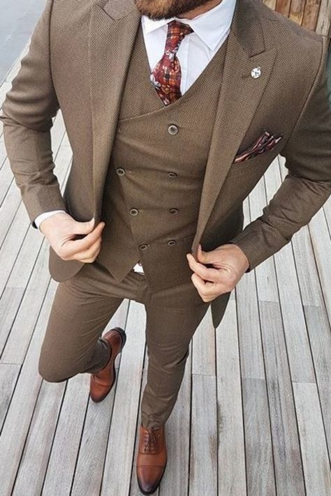 Men's Classical. Men's style. Men's fashion. Men's Moda. Brown Wedding Suit, Suit 3 Piece, Suit Prom, Suit Brown, Suit Groom, Blazer Outfits Men, Slim Fit Suit Men, Dinner Suit, Formal Men Outfit