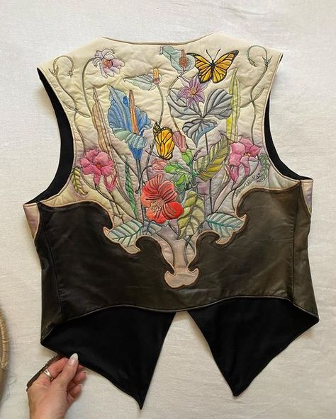 Squash Blossom Vintage on Instagram: "this UNREAL hand-painted and embroidered leather wildflower vest just landed in my closet story sale along with some other sweet vintage gems i have loved xo" Embroidered Vest Outfits, Leather Vest Outfit, Cowboy Wear, 70s Vest, Atelier Ideas, Painted Clothes Diy, Embroidered Vest, Girl Shopping, Boho Vest