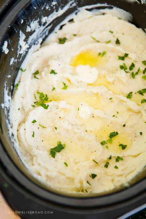 Crockpot Red Mashed Potatoes, Mashed Potatoes In Crock Pot, Potatoes In Crock Pot, Slow Cooker Mashed Potatoes, Make Ahead Mashed Potatoes, Crockpot Mashed Potatoes, Cooking Thanksgiving Dinner, Roasted Garlic Mashed Potatoes, Mash Potatoes