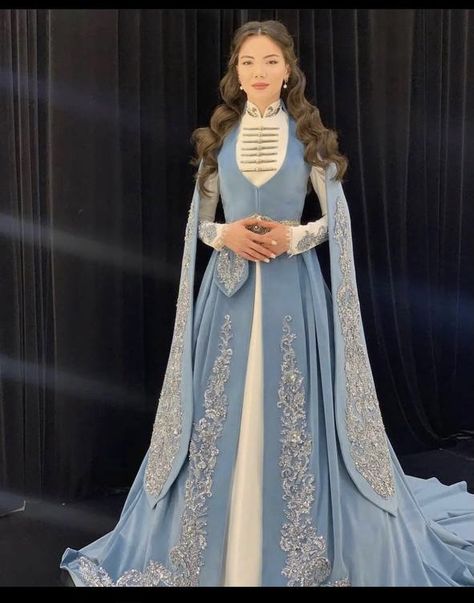 Royal Dresses Fantasy, Queen Dress Royal Medieval, Medieval Dress Royal, Royal Dress Aesthetic, Royal Dresses Queens Fantasy, Queen Dress Royal, Medieval Queen Dress, Blue Fantasy Dress, Medieval Dress Princess