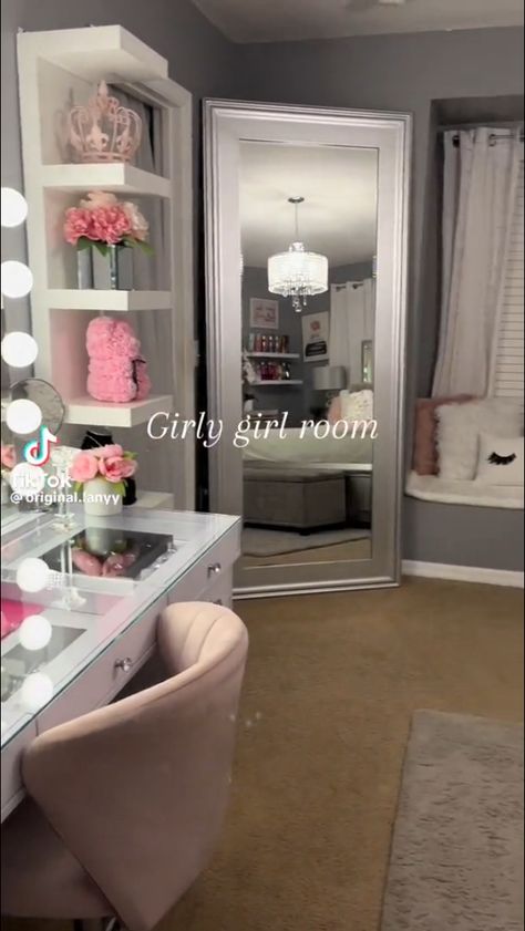 Latina Room Aesthetic, Influencer Room, Latina Room, Makeup Studios, Beauty Room Vanity, Room Organization Bedroom, Beauty Room Design, Future Apartment Decor, Room Redesign