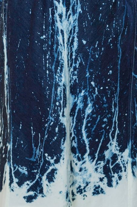 Shibori Textiles, Textures Fashion, Tie Dye Maxi Skirt, Denim Art, Tie Dye Fashion, Shibori Dye, Hue Color, How To Tie Dye, Shibori Tie Dye