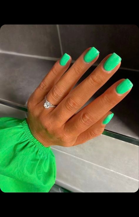 July Nails Almond, July Nail Colors, July Nails Short, Bright Summer Nail Colors, July Nails Ideas, Colorful French Tips, July Nail Designs, Nails Simple Summer, Summer Nail Polish Colors