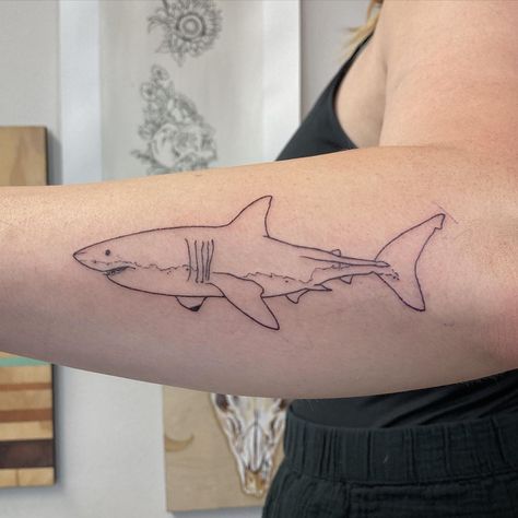 great white shark tattoo • Instagram Colorful Shark Tattoo, Shark Tattoo Women, Shark Outline Tattoo, White Shark Tattoo, Great White Shark Tattoo, Tattoo Shark, Sea Life Tattoos, Hai Tattoo, Shark Silhouette