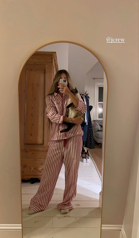 Christmas Pj Aesthetic, Cozy Pjs Winter, Christmas Pjs Outfit, Christmas Pjs Aesthetic, Christmas Pajamas Aesthetic, Cosy Outfits, Homewear Outfit, Luxury Pyjamas, Pajamas Aesthetic