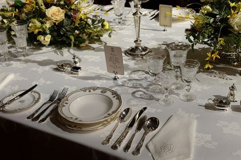 Downton Abbey Dinner Table, Edwardian Dinner Party, Downton Abbey Table Setting, Downton Abbey Aesthetic, Downton Abbey Dinner, Downton Abbey Wedding Inspiration, Surrealist Ball, Downton Abbey Party, Thomas Barrow