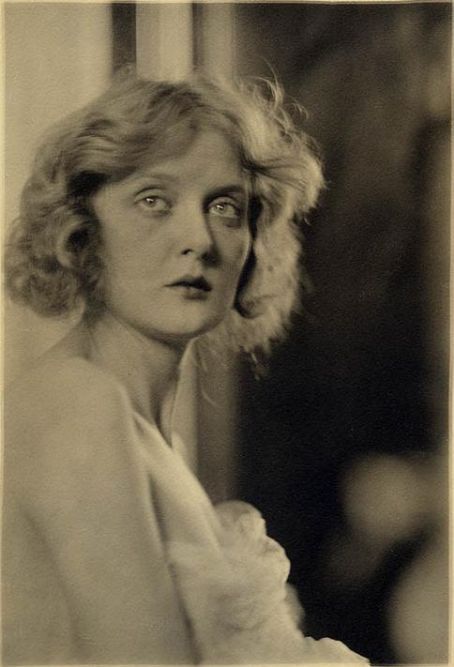 Mary Nolan in decline. Royal Photography, Ziegfeld Girls, Silent Film Stars, Bedroom Eyes, Becoming An Actress, Silent Movie, Retro Photo, Silent Film, Golden Age Of Hollywood