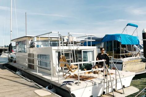 Houseboat Rentals, Boat House Interior, Houseboat Living, House Boats, Lakefront Living, River Float, Living On A Boat, Buy A Boat, Boat Lift