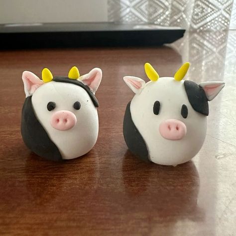 Clay Craft Date Ideas, Cow Made Out Of Clay, Mini Clay Animals Easy, Air Dry Clay Animals Tutorials, Clay Crafts Cow, Cute Little Clay Animals, Clay Challenge Ideas, Playdough Creations Ideas, Tiny Clay Animals Easy