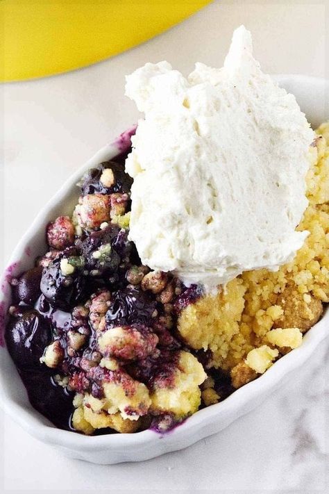 One of the most popular ways to enjoy blueberries is in a cobbler. This easy blueberry cobbler with cake mix makes is a snap to prepare. Treat your family to this deep dish blueberry cobbler in less than an hour! Blueberry Crunch Recipe, Crockpot Blueberry Cobbler, Blueberry Crunch, Easy Blueberry Cobbler, Blueberry Desserts Recipes, Blueberry Dump Cakes, Canned Blueberries, Crunch Recipe, Blueberry Cake Recipes