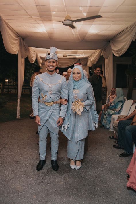 Songket Kebaya Wedding, Malay Wedding Songket, Blue Wedding Dress Hijab, Songket Wedding Dress Modern, Baju Sanding Songket, Malay Wedding Dress Songket, Baju Kahwin Songket, Wedding Kurung, Traditional Malay Wedding Dress