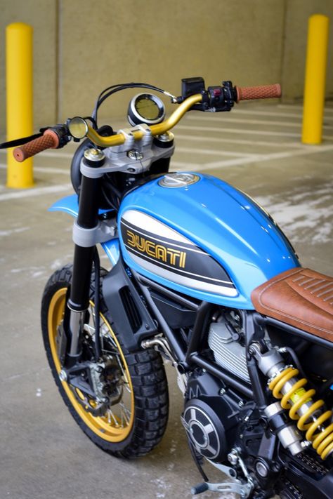 Ducati Scrambler Cafe Racers, Motos Aesthetic, Ducati Desert Sled, Ducati Scrambler Custom, Cafe Motorcycle, Scrambler Moto, Adventure Bike Motorcycles, Moto Scrambler, Desert Sled