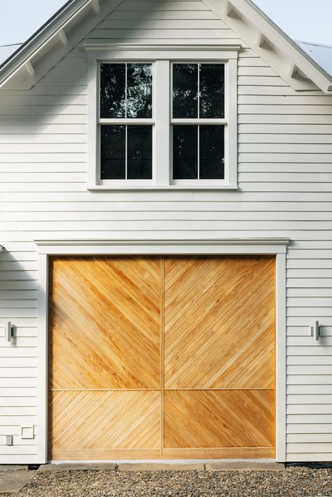 See This 100-Year-Old Carriage House Become a Soft and Streamlined Home - Haven White Carriage House, Black Carriage House, Carriage House Interior, French Oak Flooring, Building Photography, Minimal Home, Sash Windows, Carriage House, French Oak