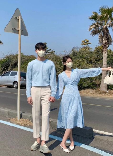 Korean Couple Photoshoot Casual, Couple Outfits Formal, Couple Outfit Korean, Matching Outfits For Couples Formal, Matching Outfit Ideas For Couples, Couple Matching Outfits Indian, Prewedding Outfit Ideas, Couple Outfits Matching Classy, Couple Outfits Korean