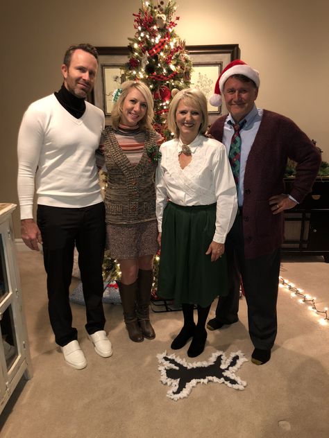 Clark And Ellen Griswold Costume, Griswalds Christmas Party Costume, Ellen Griswold Costume, Griswold Family Christmas Party, Ellen Griswold, Christmas Pub, Griswold Christmas Party, Christmas Vacation Costumes, Christmas Family Vacation