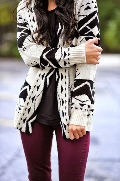 Look Winter, Aztec Cardigan, Burgundy Jeans, Outfit Jeans, Vogue Fashion, Looks Style, Mode Inspiration, Fall Looks, Fall Winter Outfits