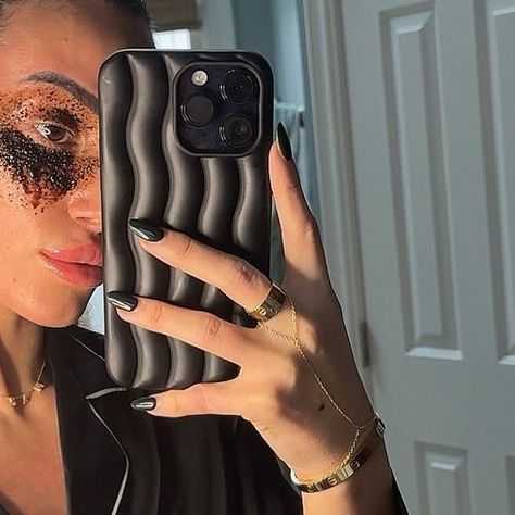 Mary Renée on Instagram: "I tried this organic coffee eye mask for brightening and GWORL it not only brightened but SNATCHED my eyes UP. HERE’S THE RECIPE:   -2 tsp organic coffee grounds  -1 tsp organic honey -1 tsp water  -mix mix mix  -apply  -wait 15-30 minutes  -rinse -GLO✨✨✨✨✨  #skinmaskrecipe #organicskincare #athomeskincare #diyskinmasks #diyskincarerecipe #coffeeeyemask #caffieneeyemask #darkcirclesundereyes #darkcirclestreatment #darkcirclestreatment #puffyeyestreatment #eyemask #diyeyemask" Coffee Eye Mask, Diy Eye Mask, Slavic Doll, Honey Eyes, Coffee Mask, Diy Skin Care Recipes, Water Mixes, Dark Circles Under Eyes, Skin Mask